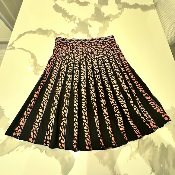 NWT DVF Woman Kalina Pleated Snake-print
Chiffon Midi Skirt Sky Blue -size M - Picture 7 of 8